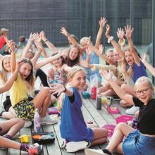 Bilde av glade elever ved Skadberg skole