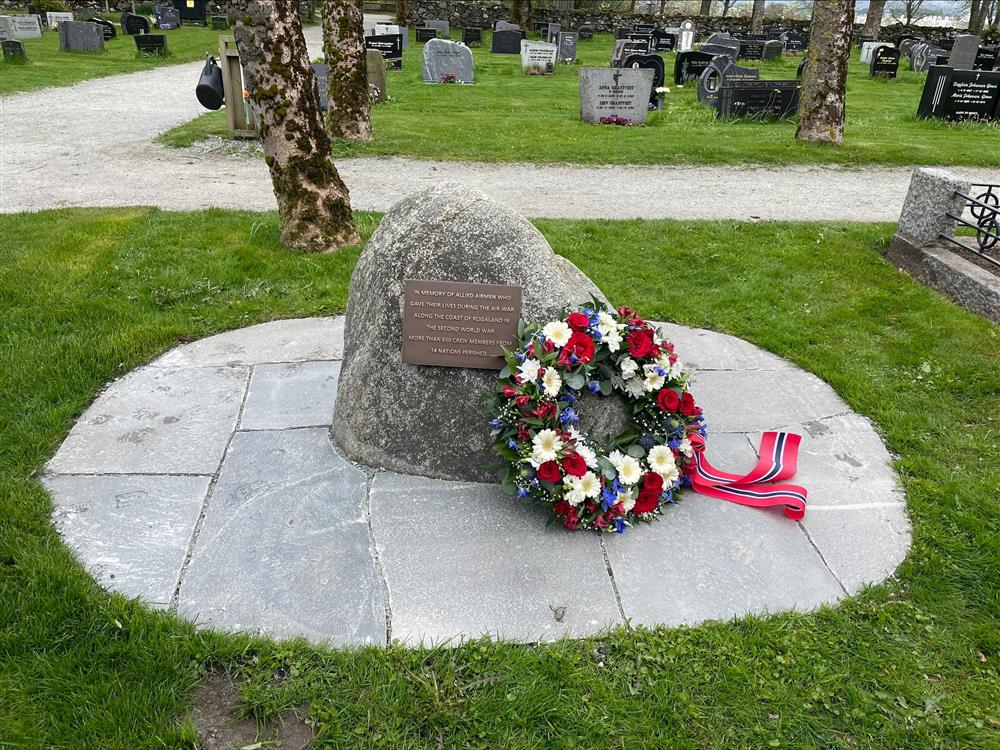 Foto av markering av Veterandagen 8. mai. - Klikk for stort bilde