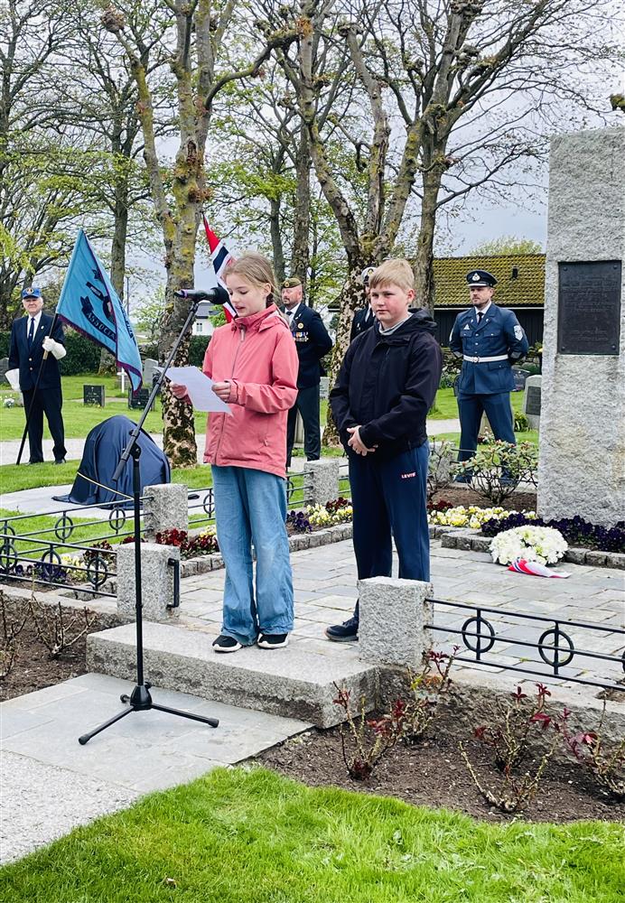 Foto av markering av Veterandagen 8. mai. - Klikk for stort bilde